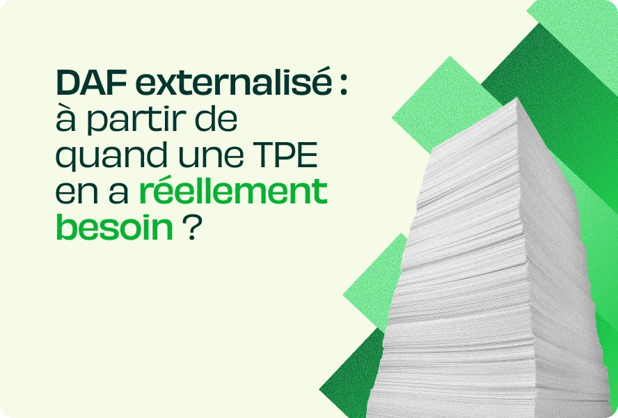 Illustration d’un DAF externalisé pour une TPE avec une pile de documents sur fond vert.